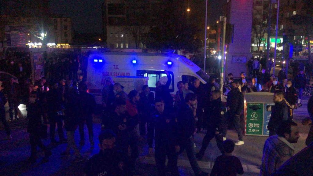 10’uncu kata çıkıp atlamak istedi, polis vazgeçirdi