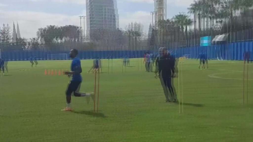 Adana Demirspor, Eskişehirspor maçı hazırlıklarını “Çanakkale Türküsü” eşliğinde sürdürdü