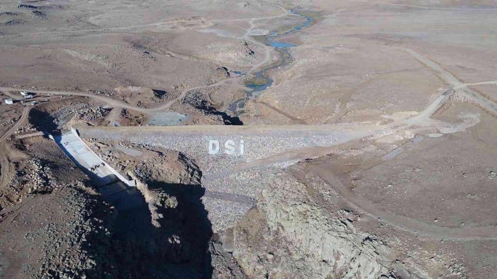 Ağrı Taşlıçay Derecek Barajı’nda çalışmalar aralıksız devam ediyor