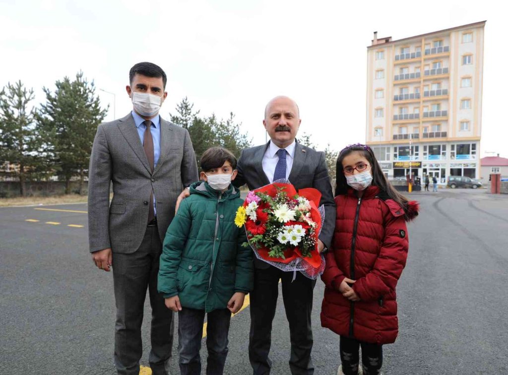 Ağrı Valisi Varol, Eleşkirt Kaymakamlığını ziyaret etti