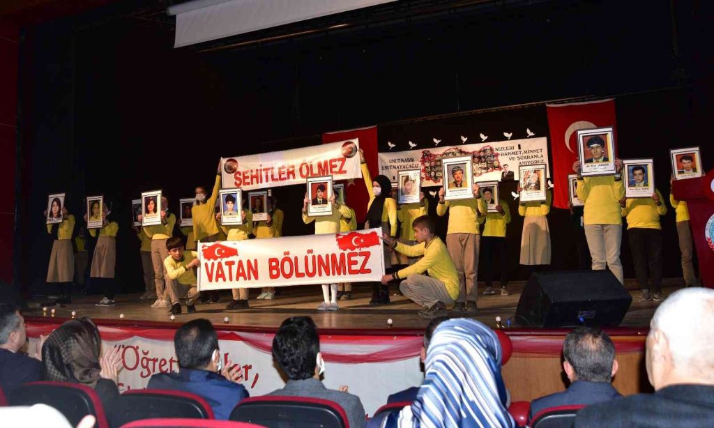 Ahlat’ta 24 Kasım Öğretmenler Günü kutlandı