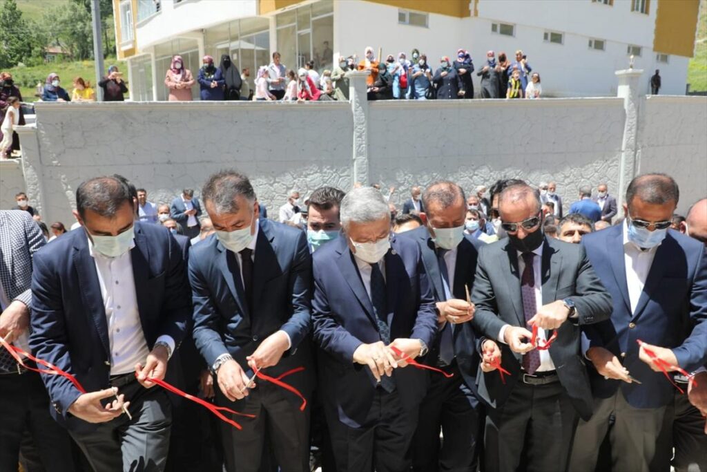 AK Partili Kiler’in annesi adına yaptırdığı cami ibadete açıldı