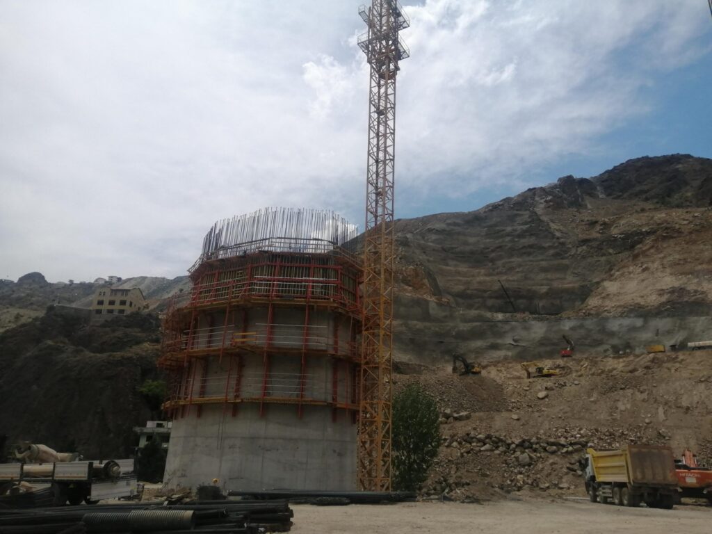 Artvin’de yüksekten düşen işçi hayatını kaybetti