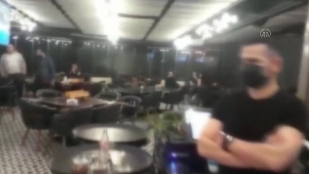 Ataşehir’de Kovid-19 tedbirlerini ihlal eden iş yerindeki 17 kişiye para cezası verildi