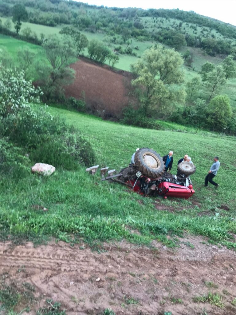 Balıkesir’de devrilen traktörün altında kalan sürücü öldü