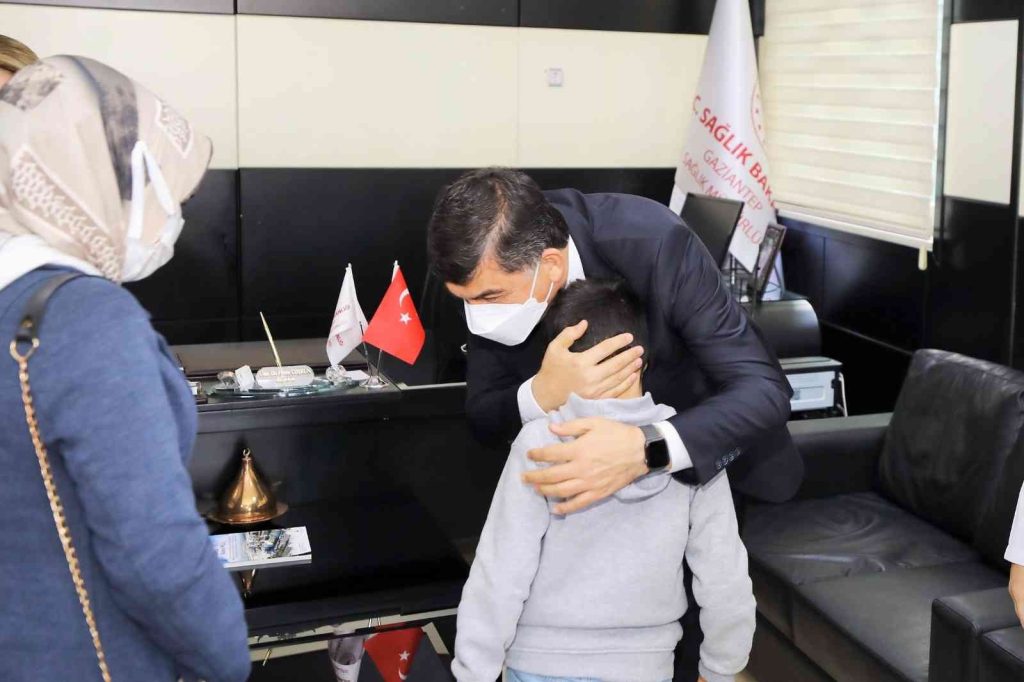 Başkan Fadıloğlu’ndan yetim çocuklara moral ziyareti