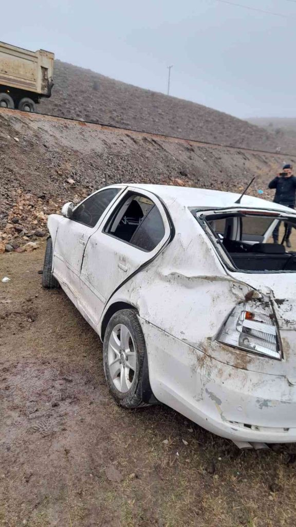 BİNGÖL’ de otomobil şarampole yuvarlandı: 1 yaralı
