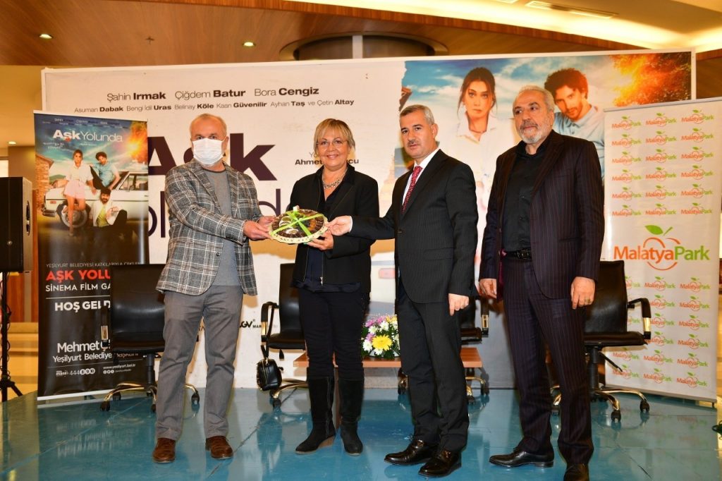 Çınar, ‘aşk yolunda’ filminin oyuncuları ile söyleşi etkinliği düzeledi