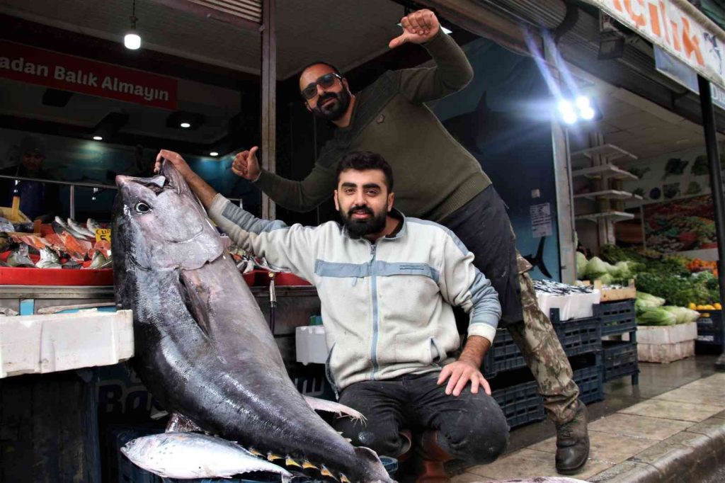 ELAZIĞ – Dev orkinos görenleri hayretler içinde bıraktı