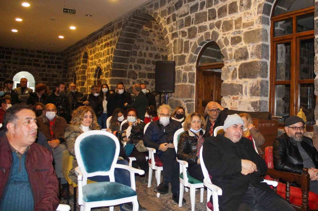 Diyarbakır’da kitap severler kitap mezadında buluştu