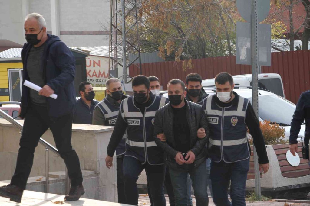 ELAZIĞ’da silahlı kavgaya karışan şüpheliler adliyeye sevk edildi