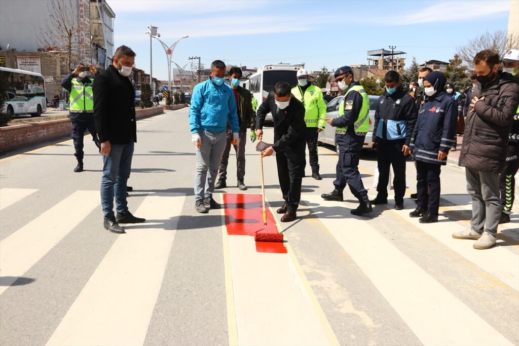 Erciş’te “Yaya Önceliği Kırmızı Çizgimizdir” etkinliği düzenlendi