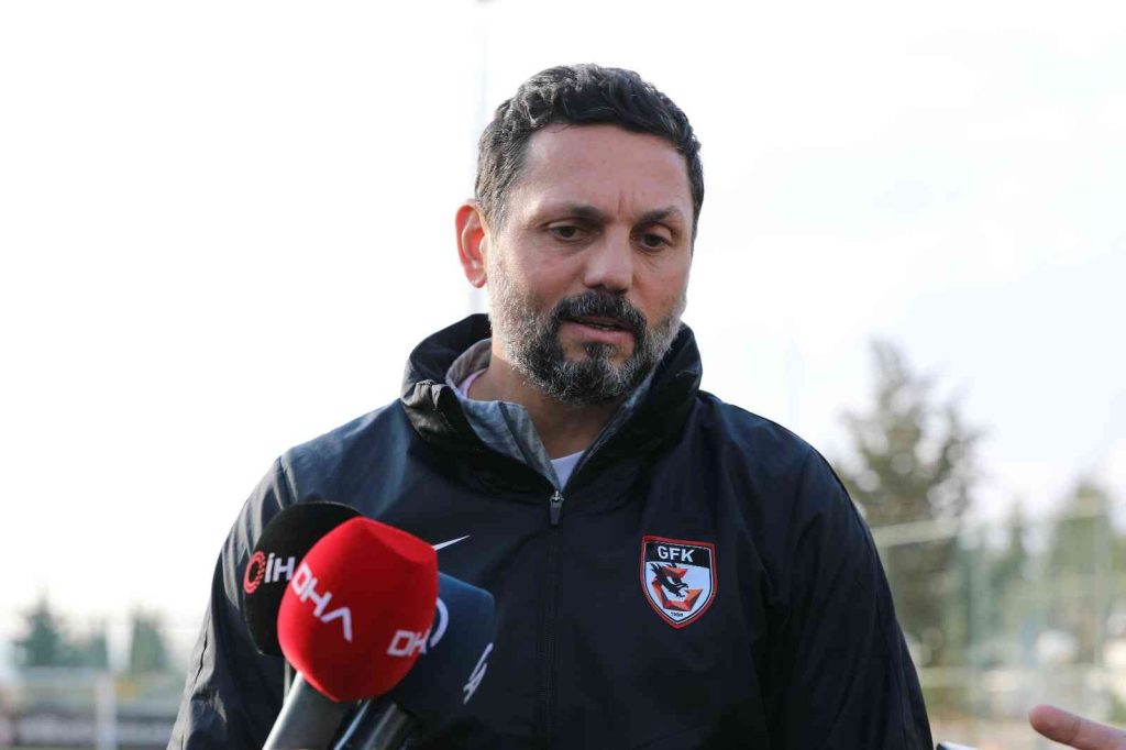 Erol Bulut: “Hakem, Trabzonspor’a vermediği kırmızı kartla 4. dakikada maçı bitirdi”