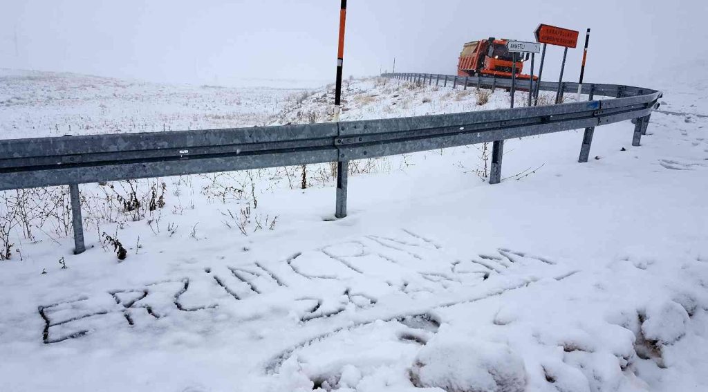 Erzincan’ın yüksek kesimlerinde kar ve sis etkili oluyor