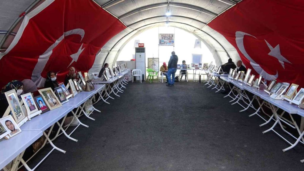 Evlat nöbetindeki acılı baba Hacı Güger: “Evlatlarımızı kullananların ağa babaları Amerika, İngiltere ve Fransa’dır”