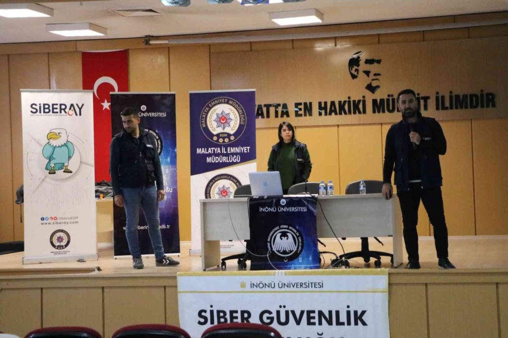 “Güvenli İnternet Kullanımı ve Siber Zorbalıklar” konferansı