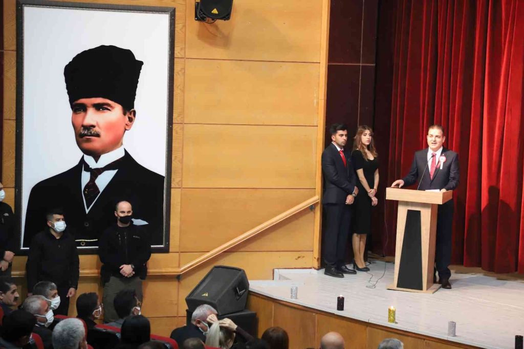 Hakkari’de 24 Kasım Öğretmenler Günü kutlandı