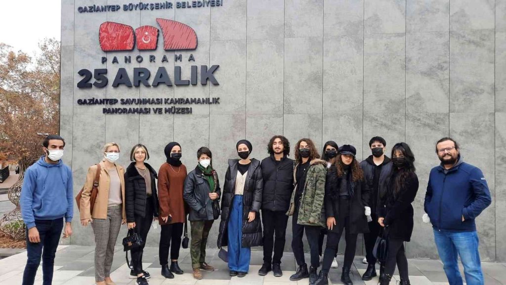 Halı tasarımı öğrencileri panoramik müzede