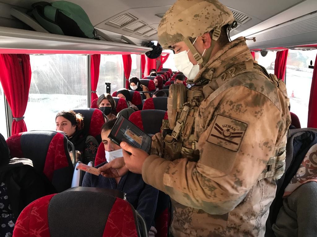 Jandarma okul servislerini denetledi