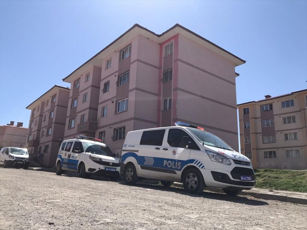 Kars’ta kayınpederi tarafından bıçaklanan damat ağır yaralandı