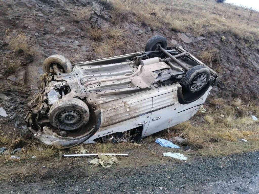 MALATYA – Köpeğe çarpmamak için manevra yapınca takla attı