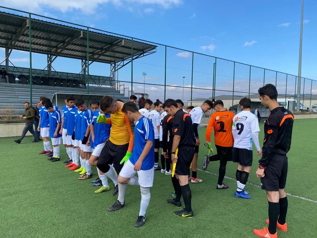 Liseli gençler yeşil sahada buluştu