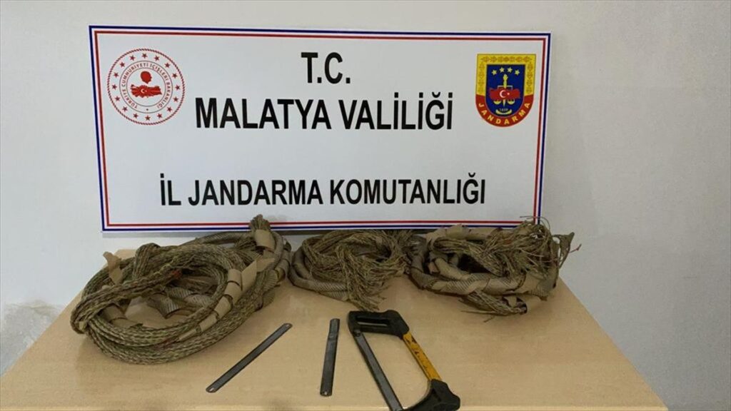 Malatya’da kablo hırsızları suçüstü yakalandı