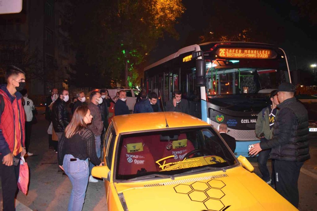 Malatya’da kaza trafiği kilitledi