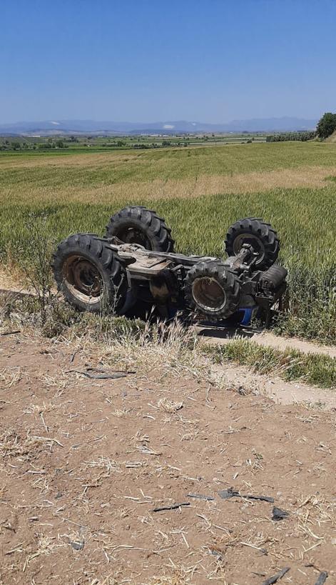 Manisa’da devrilen traktörün sürücüsü öldü