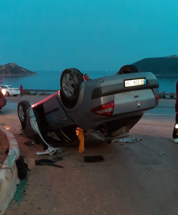 Mersin’de otomobil devrildi: 4 yaralı