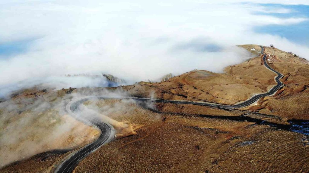 Muş’ta karlı dağlarda kartpostallık görüntüler oluştu