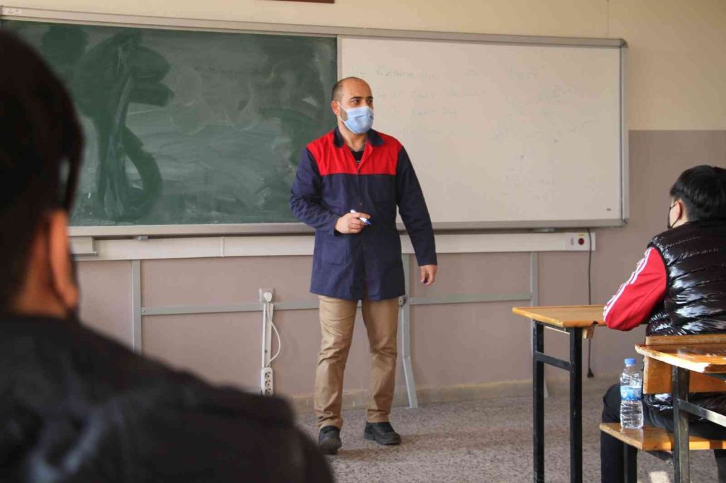 Öğrenim yıllarında dalga geçtiler, o yılmadan çalıştı hayalini kurduğu öğretmenlik mesleğini yapmaya başladı