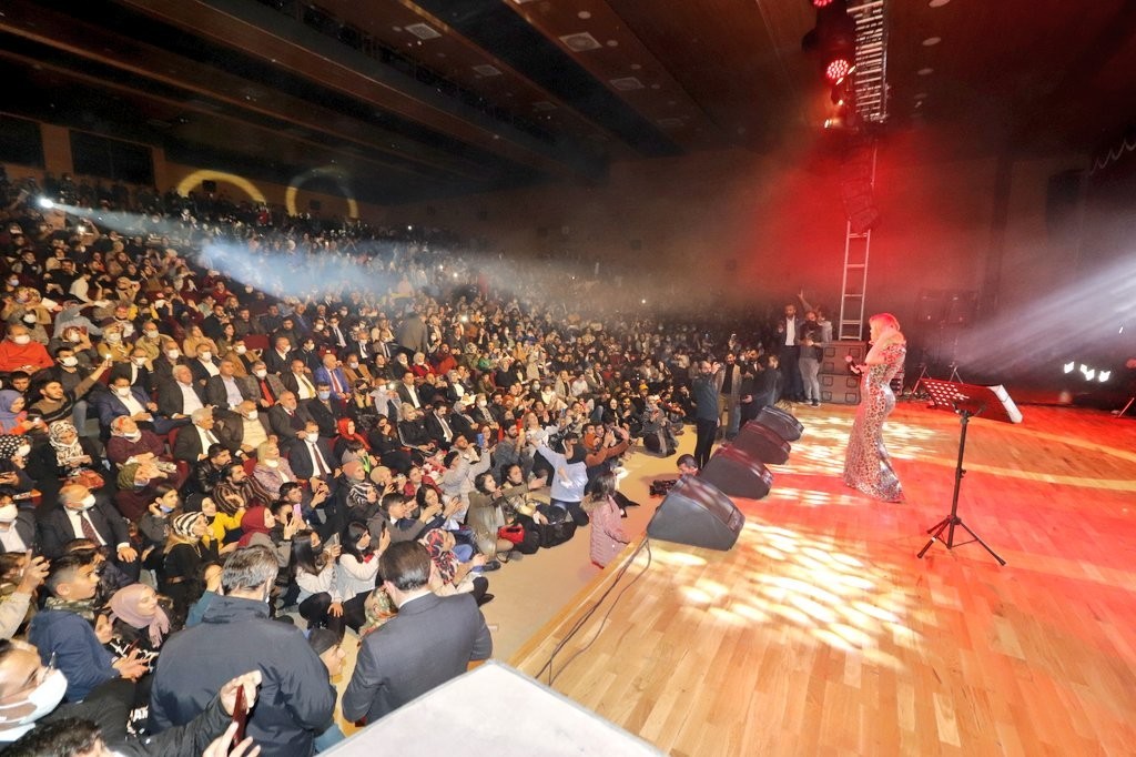 Öğretmenler kendileri için düzenlenen konserde doyasıya eğlendi
