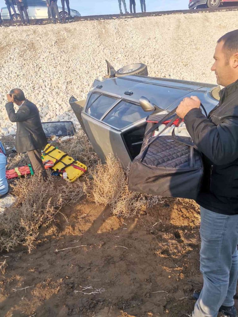 Otomobil şarampole yuvarlandı: 2 yaralı