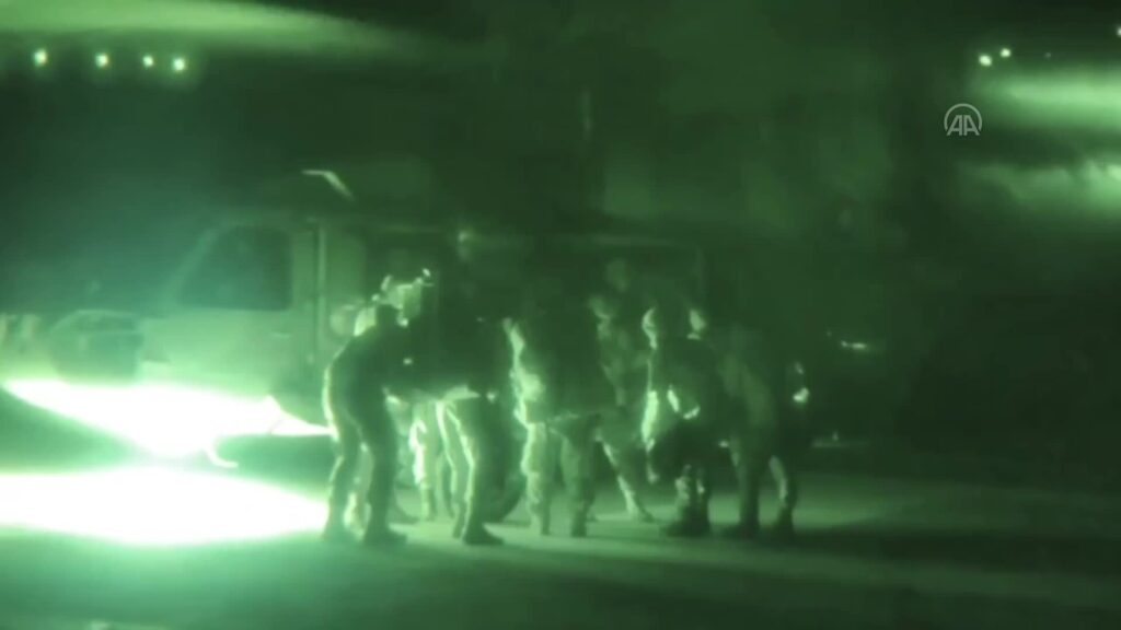 Pençe-Şimşek ve Pençe-Yıldırım operasyonları kapsamında terörist mevzileri Türk Hava Kuvvetlerince imha ediliyor