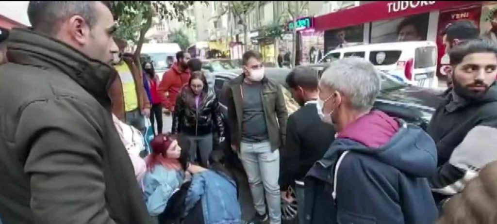 Radyatör su kaynattı, kapağı açınca kendisinin yüzü, yanındakinin ise kolu yandı