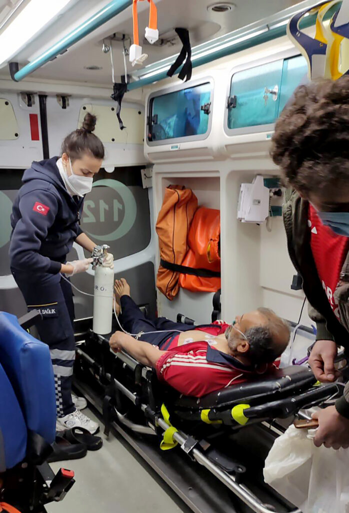 Rahatsızlanan gemi personeli İstanbul’da tahliye edildi