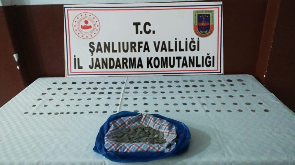 Şanlıurfa’da çeşitli dönemlere ait 547 sikke ele geçirildi