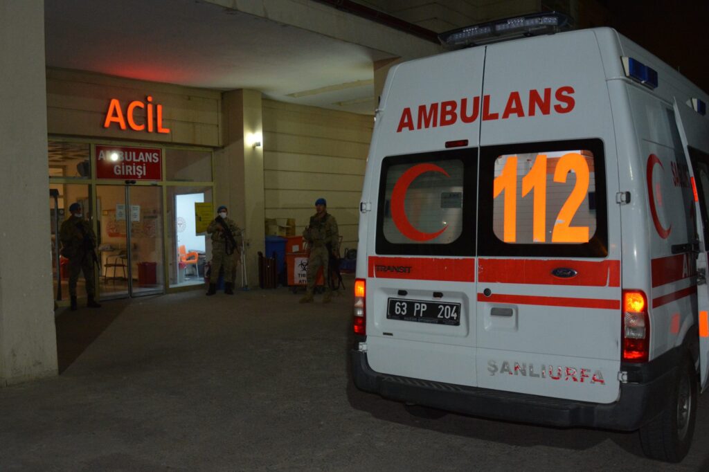 Şanlıurfa’da kamyonet şarampole devrildi: 8 yaralı