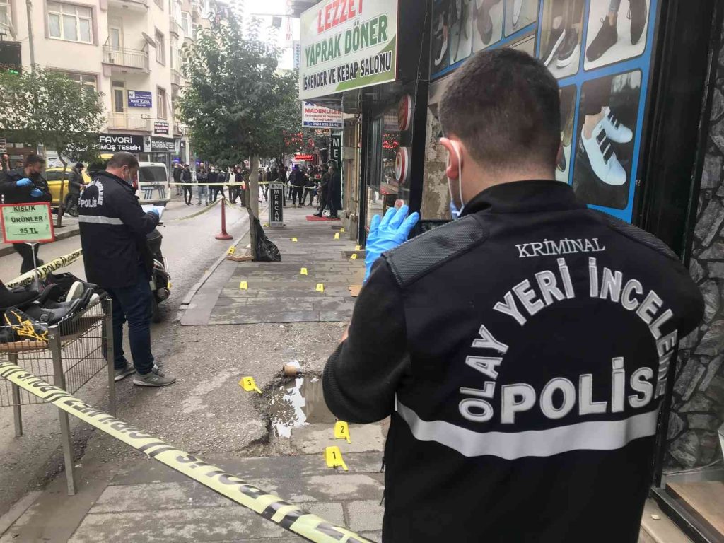 Şehrin göbeğinde silahlı çatışma: 2 yaralı