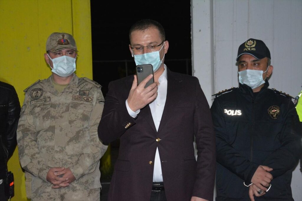 Tatvan Kaymakamı Erdemir güvenlik güçlerinin bayramını kutladı