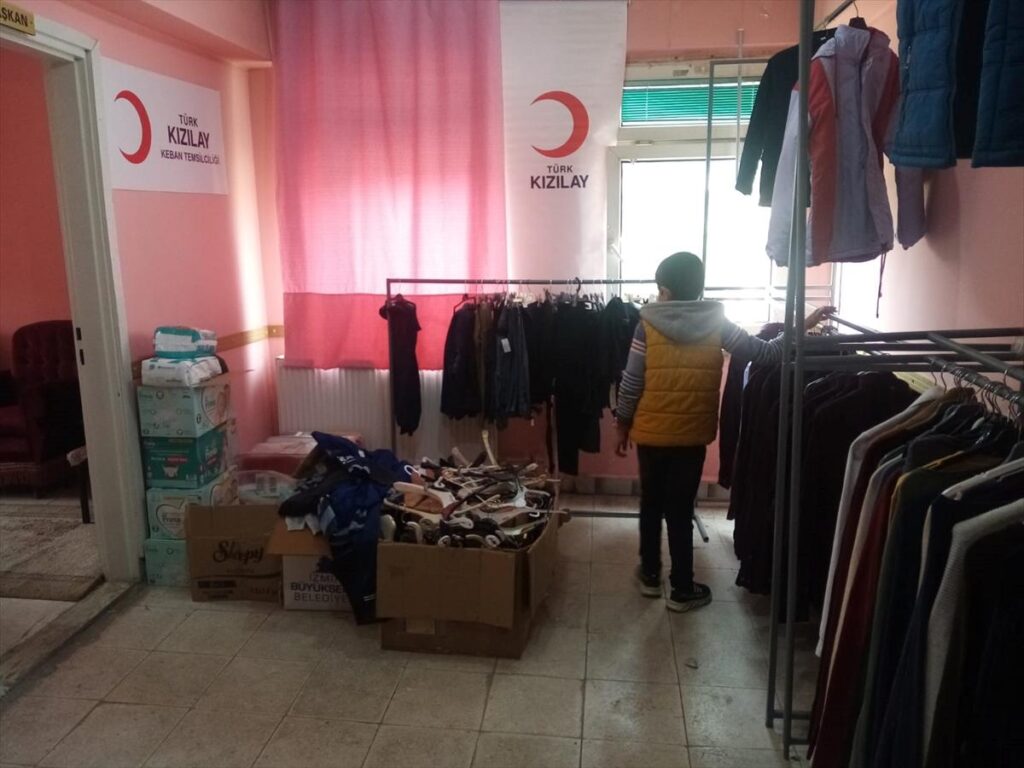 Türk Kızılay, Keban’da 115 eve giyim yardımı yaptı