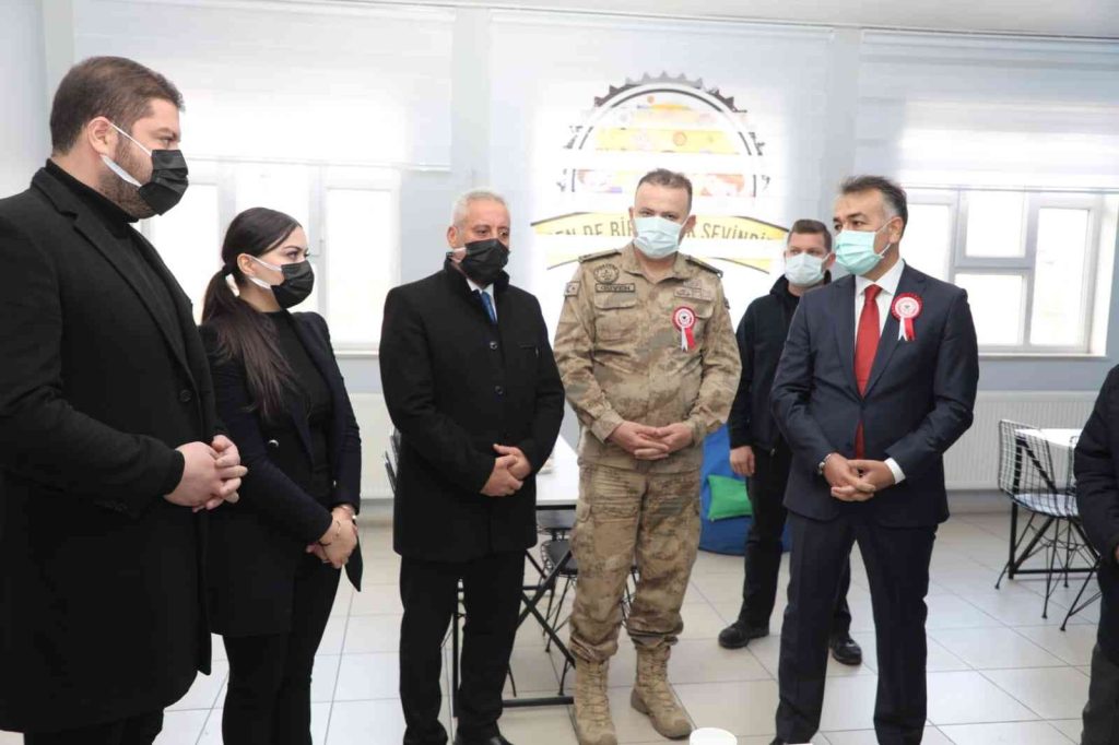 Vali Çağatay kütüphane açılışını gerçekleştirdi