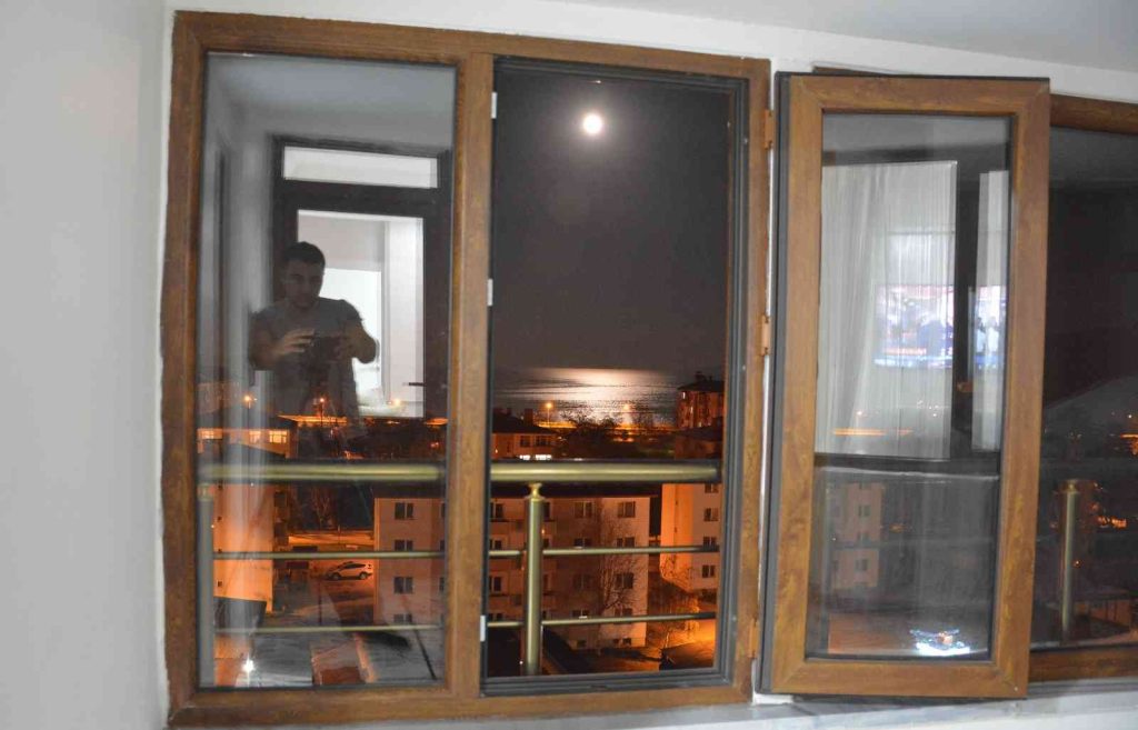 Yakamoz ışığı Van Gölü’nü aydınlattı