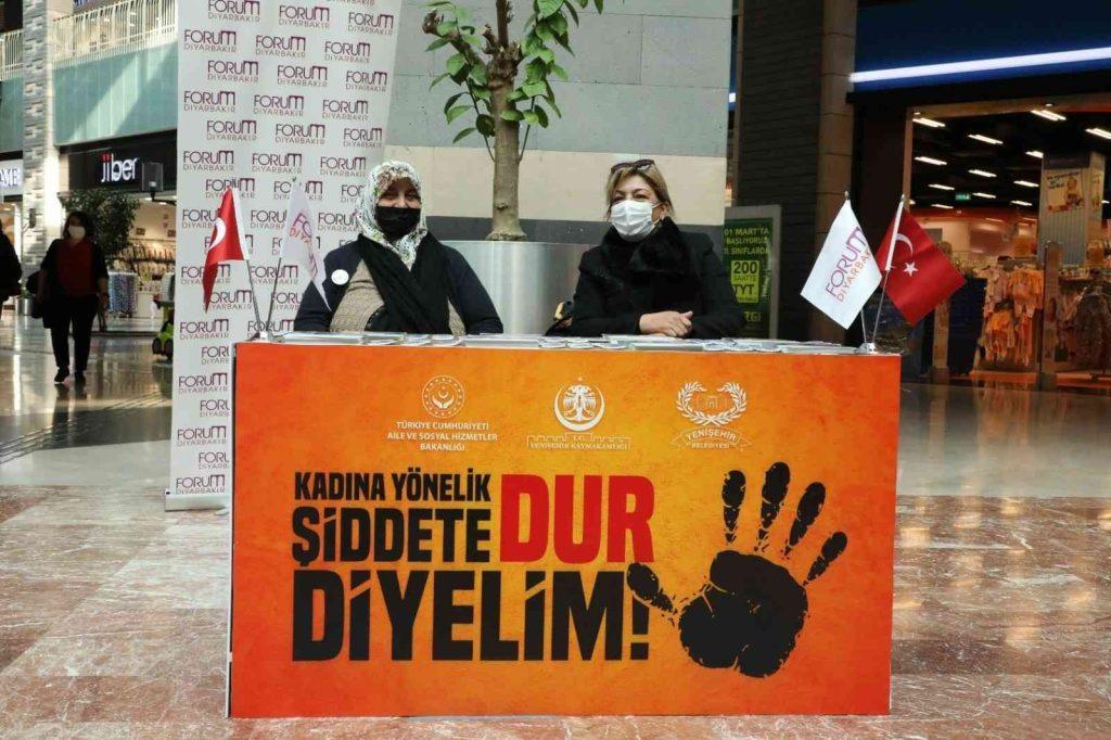 Yenişehir Belediyesi kadına yönelik şiddeti önleme farkındalık etkinliği düzenledi