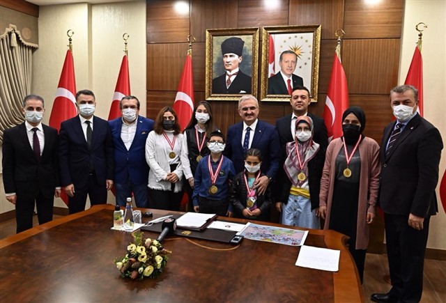 ‘11. Sağlıklı Nesil Sağlıklı Gelecek’ yarışmasında dereceye giren öğrencilere ödül