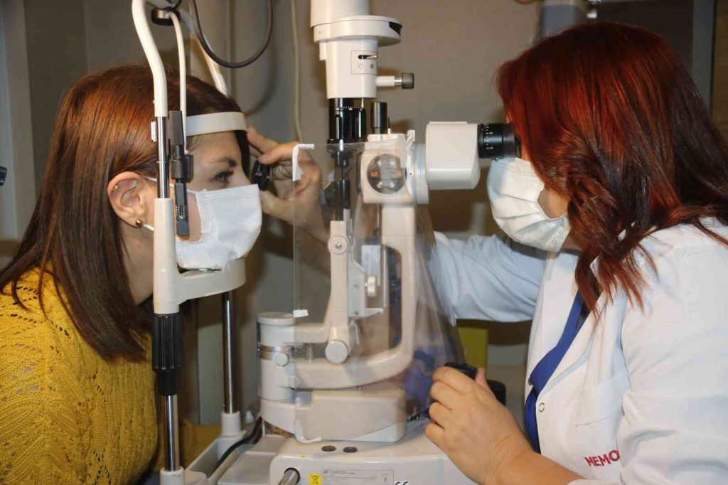 2035’te her 3 çocuktan 1’i gözlük takacak