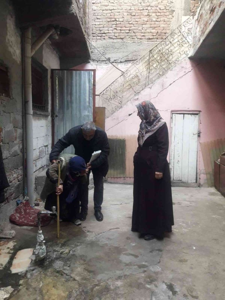 AK Parti ilçe Başkanı Demir, ‘Neno’ teyzeyi unutmadı