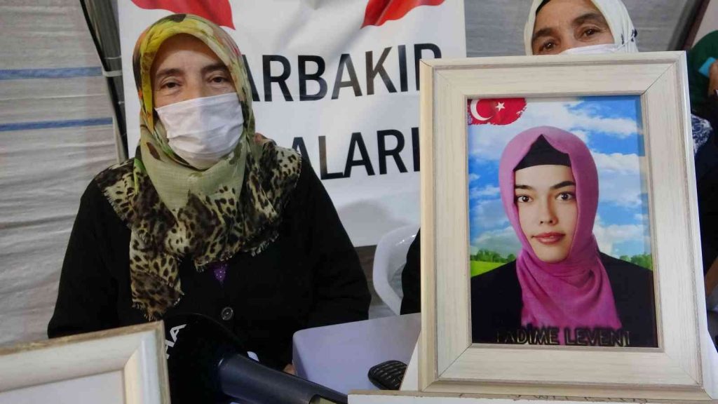 Anne ve babalar evlatlarını almadan çadırdan gitmemekte kararlı