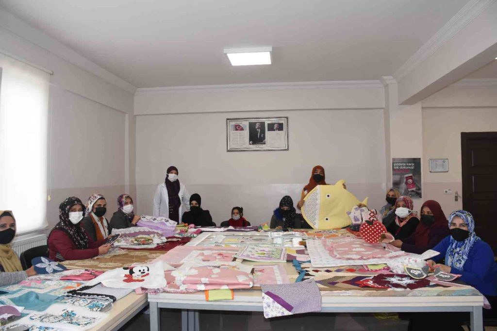 Atık eşyalardan çeyiz eşyası yapıyorlar